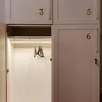 The Host אכסניה