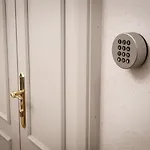 אכסניה The Host