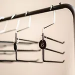 אכסניה The Host