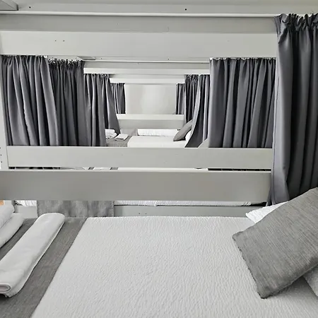 The Host Auberge de jeunesse Parme