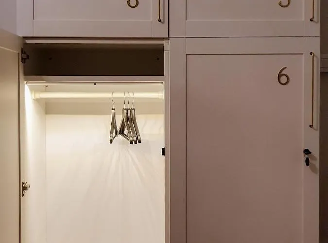 The Host Auberge de jeunesse