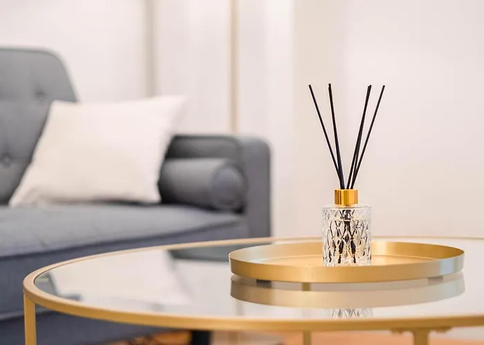 The Host Auberge de jeunesse *