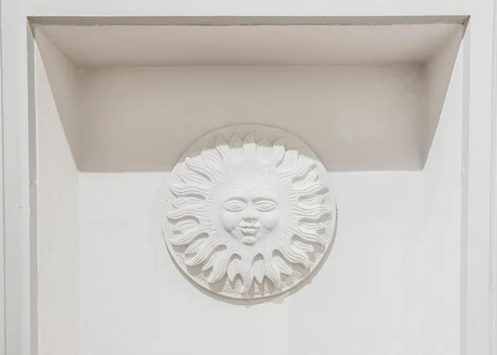 The Host Auberge de jeunesse *