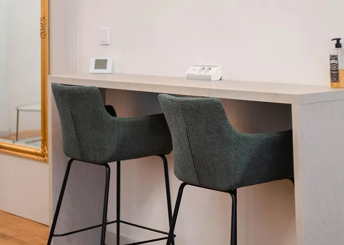 The Host Auberge de jeunesse *