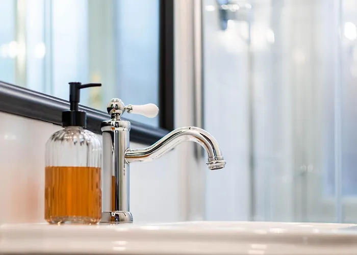 The Host Auberge de jeunesse *