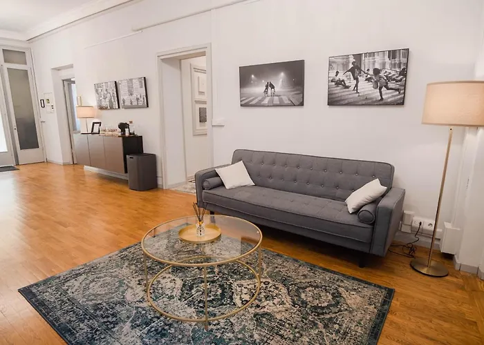 The Host Auberge de jeunesse *