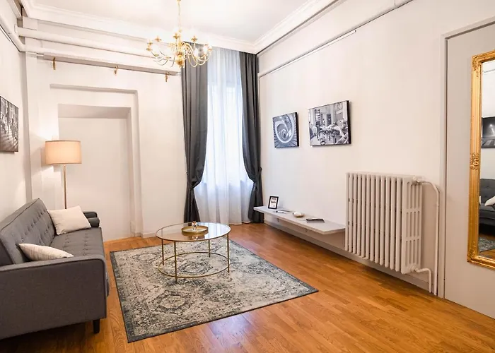 The Host Auberge de jeunesse *