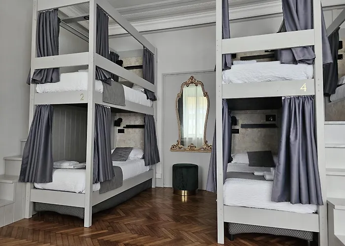 The Host Auberge de jeunesse