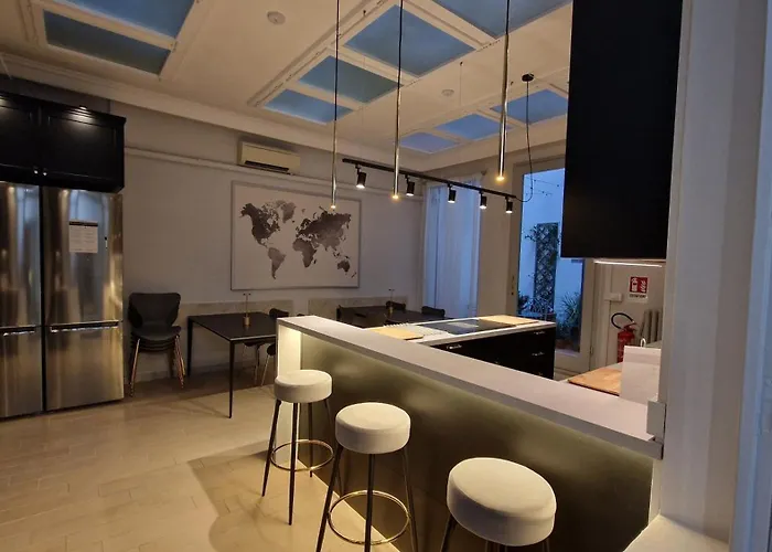 The Host Auberge de jeunesse *