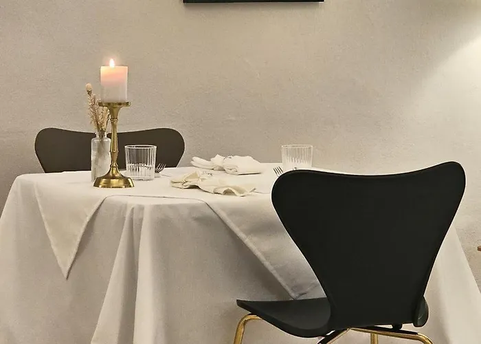 The Host Auberge de jeunesse *